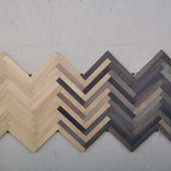 Le tre spine in parquet di legno